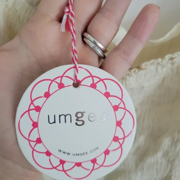 Umgee Cream Metallic Smocked Puff Sleeve Blouse Women’s Medium NWT - Picture 4 of 5